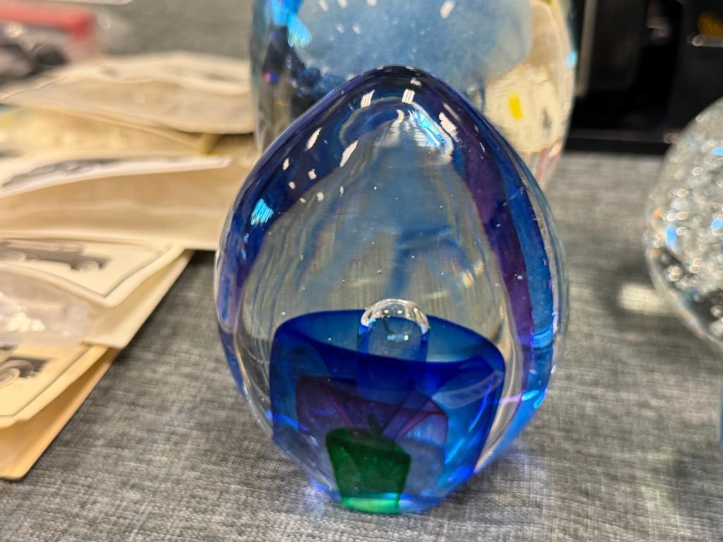 FOUR HAND BLOWN ART GLASS PAPERWEIGHTS, BUBBLE CENTER, JELLY FISH, BUBBLED, AND IRIDESCENT - 3