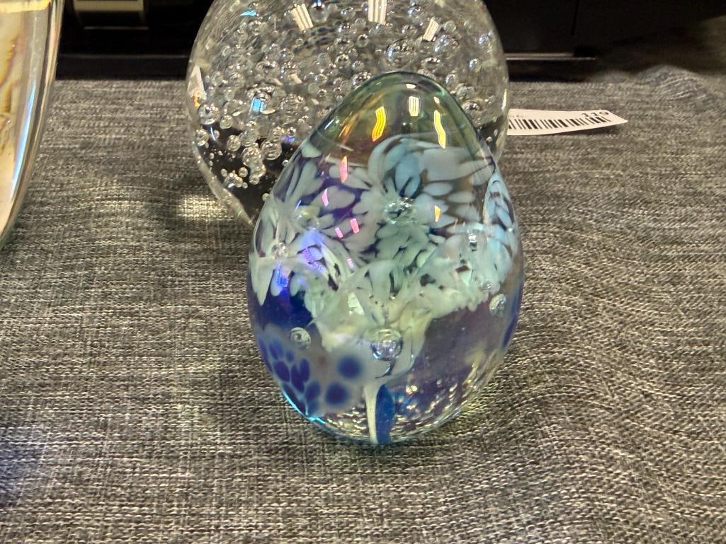 FOUR HAND BLOWN ART GLASS PAPERWEIGHTS, BUBBLE CENTER, JELLY FISH, BUBBLED, AND IRIDESCENT - 5