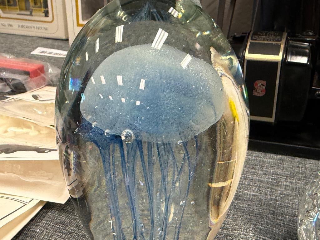 FOUR HAND BLOWN ART GLASS PAPERWEIGHTS, BUBBLE CENTER, JELLY FISH, BUBBLED, AND IRIDESCENT - 8