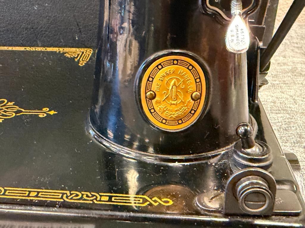 VINTAGE SINGER FEATHERWEIGHT PORTABLE SEWING MACHINE CAT. 3-120 SERIAL AL184383 SIMANCO USA - 8