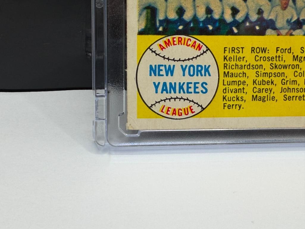 1958 TOPPS #246 NEW YORK YANKEES TEAM BASEBALL CARD - 10