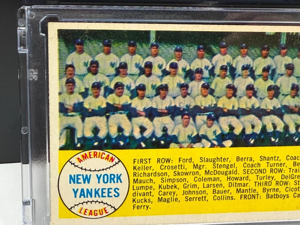 1958 TOPPS #246 NEW YORK YANKEES TEAM BASEBALL CARD - 2