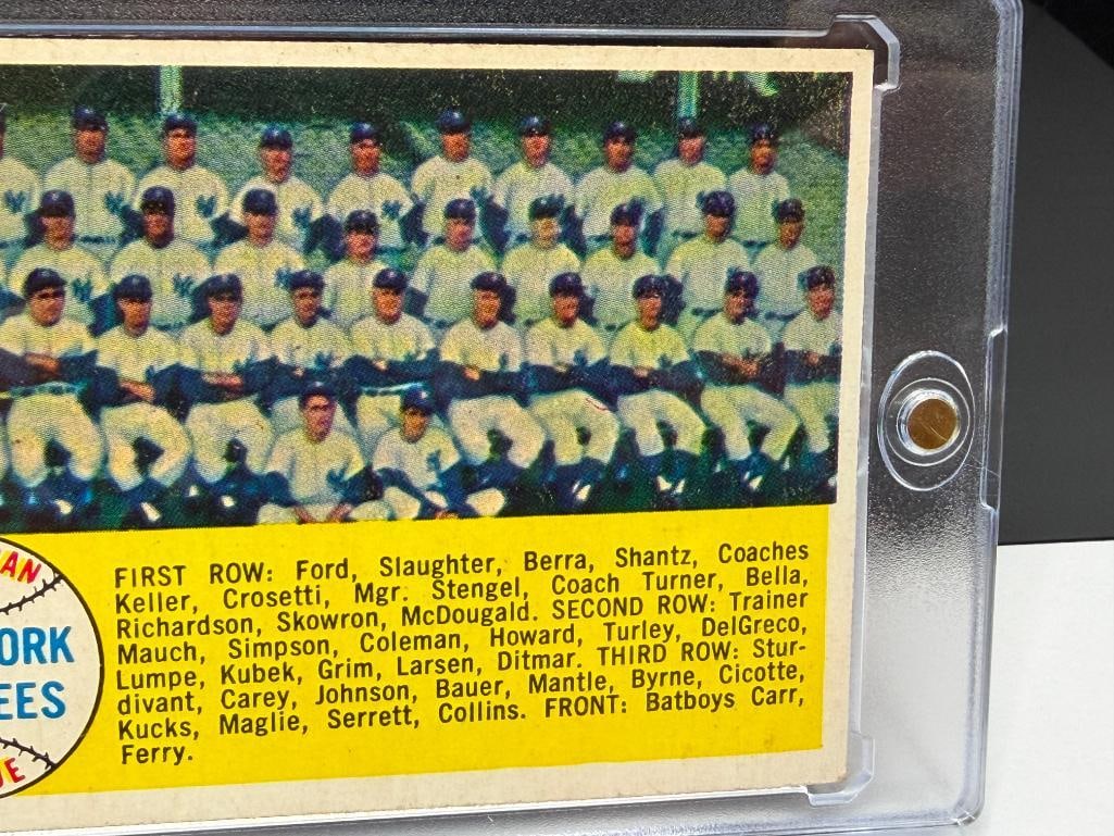 1958 TOPPS #246 NEW YORK YANKEES TEAM BASEBALL CARD - 3