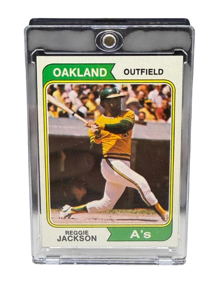 1974 TOPPS #130 REGGIE JACKSON BASEBALL CARD: REGINALD MARTINEZ JACKSON, OAKLAND ATHLETICS, HALL OF FAMER, RARE CARD, SEE PHOTOS FOR CONDITION, FROM THE ESTATE OF A LOCAL RENO, NV DOCTOR AT RENOWN WHO RAN BIG LEAGUE SPORTS MEDICINE BASEBALL 