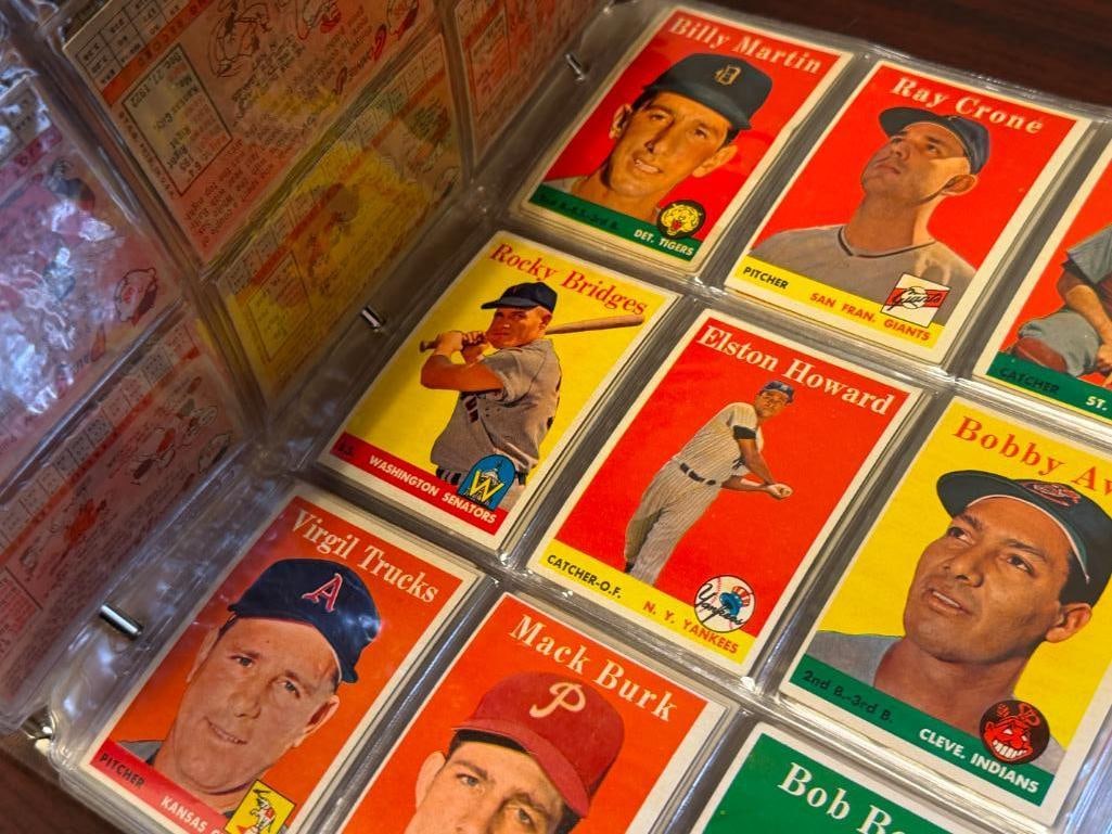 1958 TOPPS BASEBALL CARD SET FEATURING HALL OF FAMERS AND ROOKIE CARDS - 17