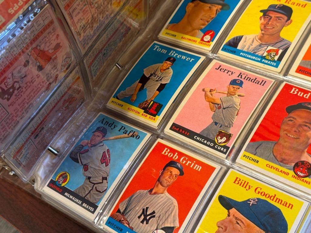 1958 TOPPS BASEBALL CARD SET FEATURING HALL OF FAMERS AND ROOKIE CARDS - 18