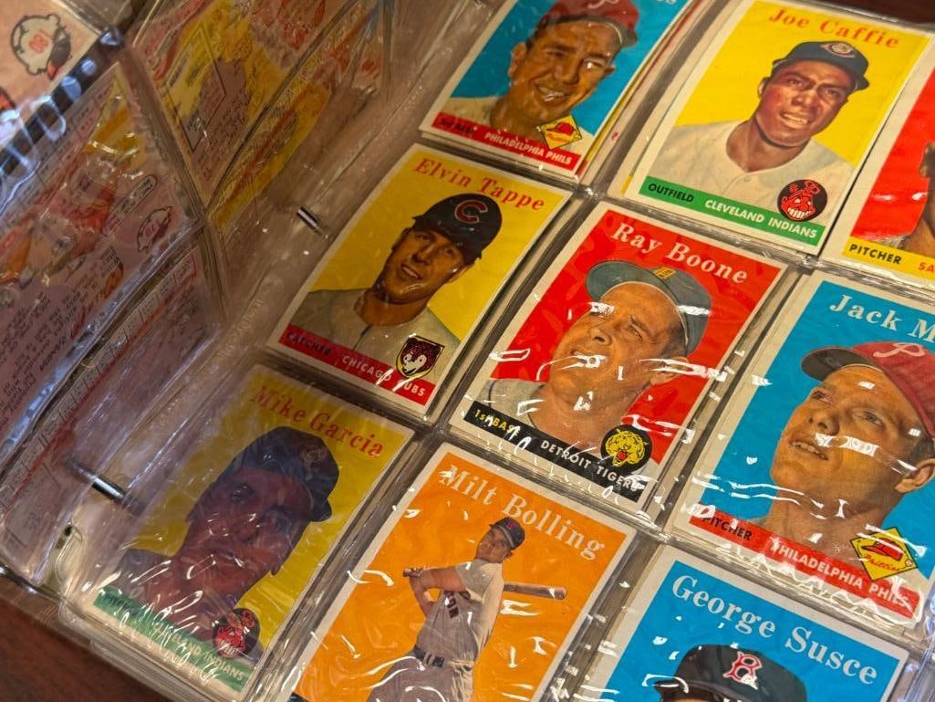 1958 TOPPS BASEBALL CARD SET FEATURING HALL OF FAMERS AND ROOKIE CARDS - 19