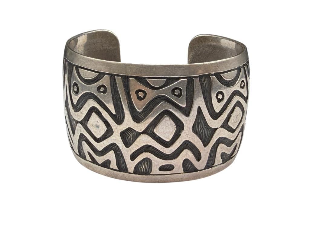 VINTAGE MEXICO MADE SOUTHWEST STERLING SILVER OVERLAY DESIGN CUFF BRACELET (1 of 6)