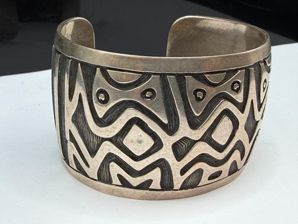 VINTAGE MEXICO MADE SOUTHWEST STERLING SILVER OVERLAY DESIGN CUFF BRACELET - 2