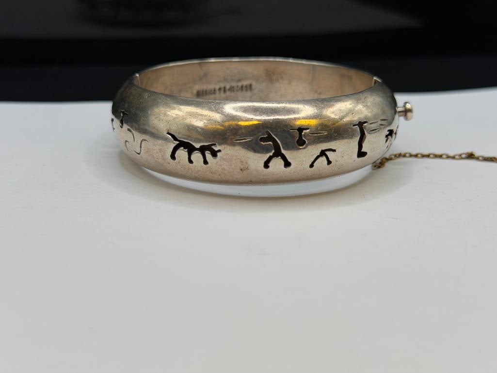 VINTAGE TAXCO MEXICO STERLING SILVER STORYTELLING PIERCED DESIGN BANGLE BRACELET - 3