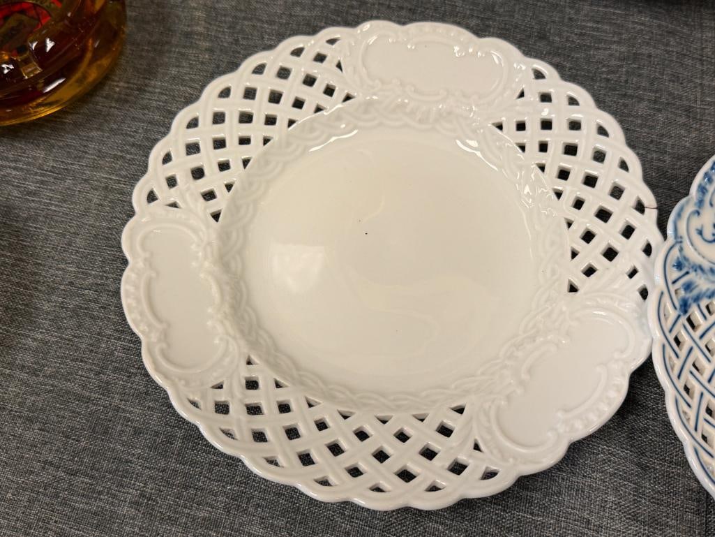 MEISSEN GERMAN PORCELAIN BLUE ONION AND BLANK LACE RIM PLATES - 2
