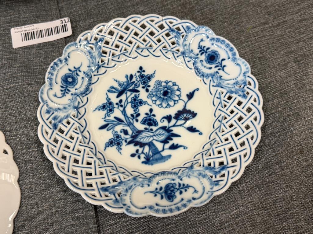 MEISSEN GERMAN PORCELAIN BLUE ONION AND BLANK LACE RIM PLATES - 6