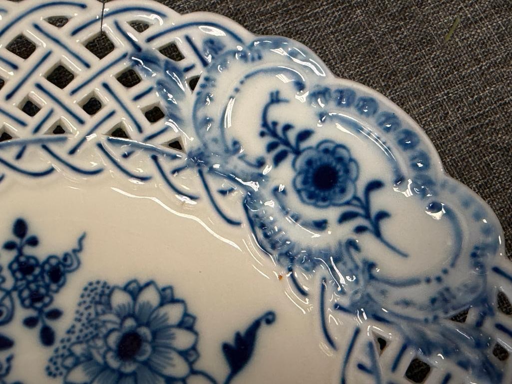 MEISSEN GERMAN PORCELAIN BLUE ONION AND BLANK LACE RIM PLATES - 7
