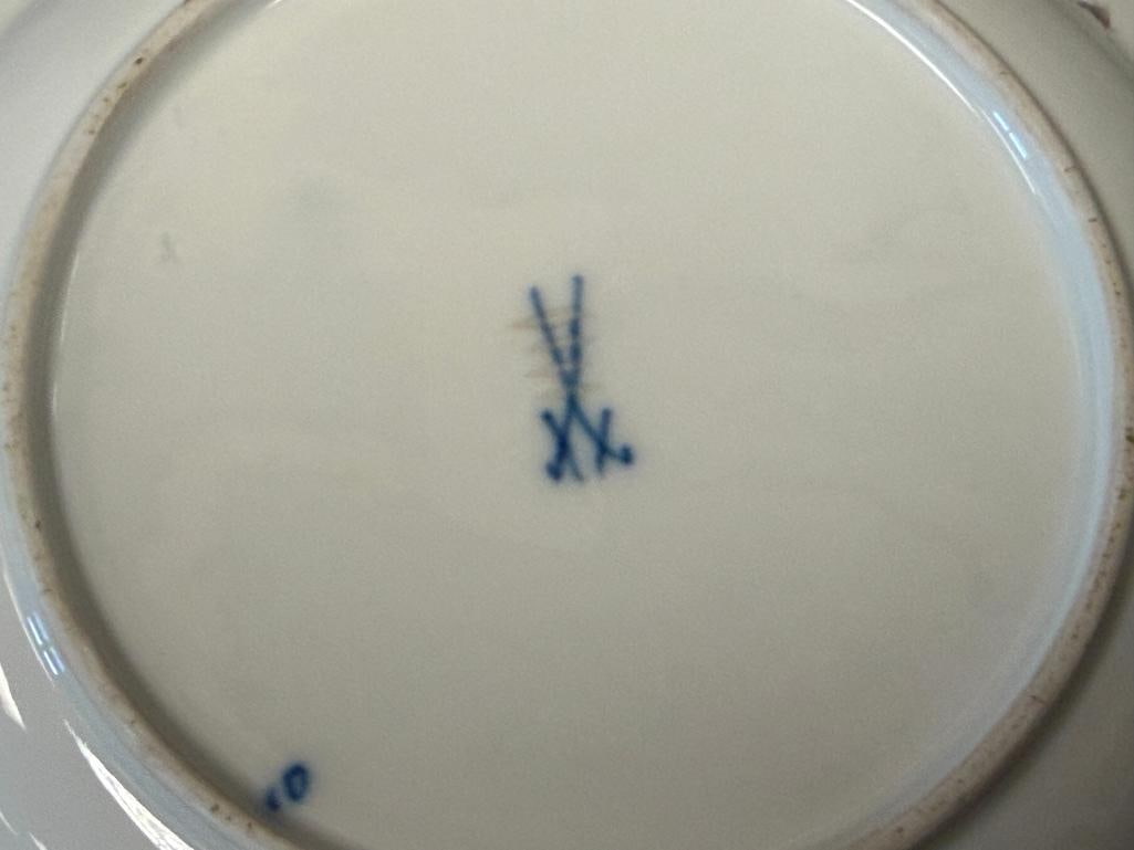 MEISSEN GERMAN PORCELAIN BLUE ONION AND BLANK LACE RIM PLATES - 9
