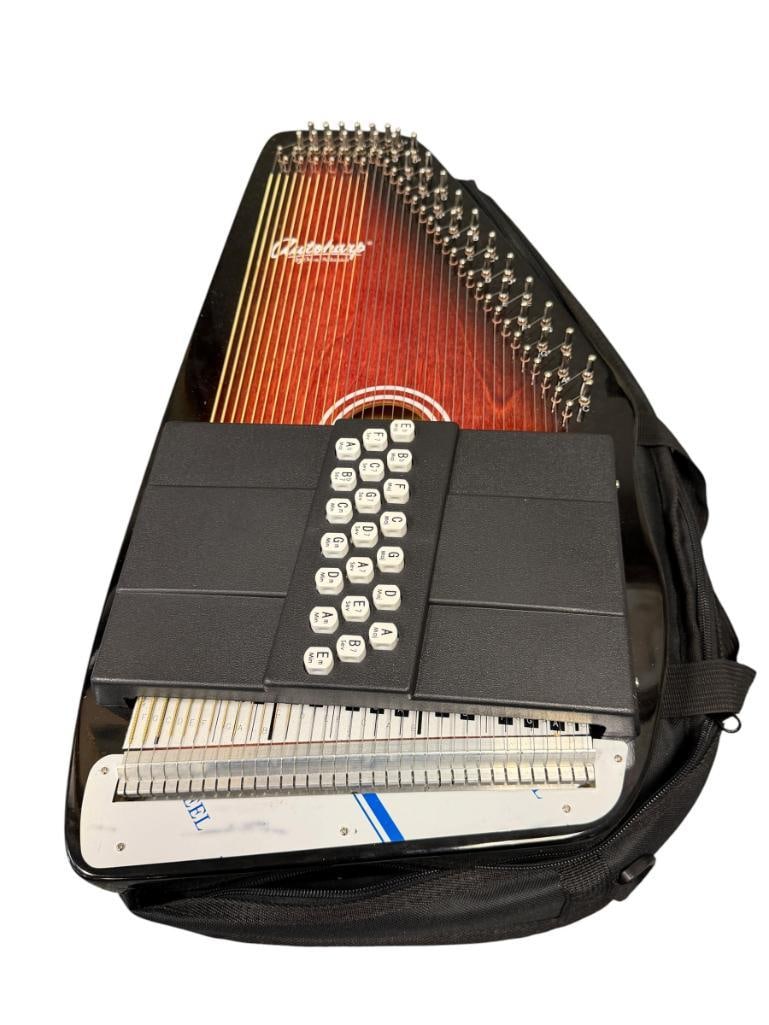 OSCAR SCHMIDT AUTOHARP 36-STRING INSTRUMENT 21 CHORD TOBACCO SUNBURST FINISH: LIKE-NEW CONDITION WITH AUTOHARP STORAGE BAG 12" X 23"