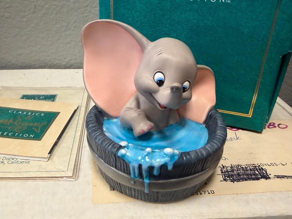 WALT DISNEY CLASSICS COLLECTION 1995 MEMBERS ONLY SOCIETY PORCELAIN FIGURINE DUMBO SIMPLY ADORABLE - 2