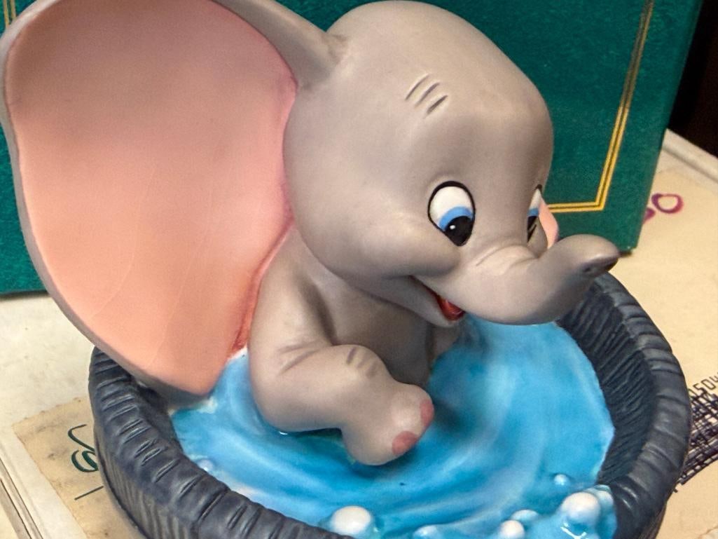 WALT DISNEY CLASSICS COLLECTION 1995 MEMBERS ONLY SOCIETY PORCELAIN FIGURINE DUMBO SIMPLY ADORABLE - 3