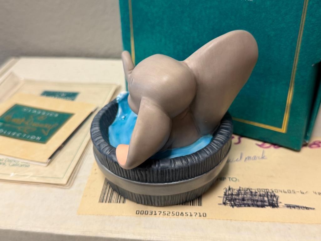 WALT DISNEY CLASSICS COLLECTION 1995 MEMBERS ONLY SOCIETY PORCELAIN FIGURINE DUMBO SIMPLY ADORABLE - 4