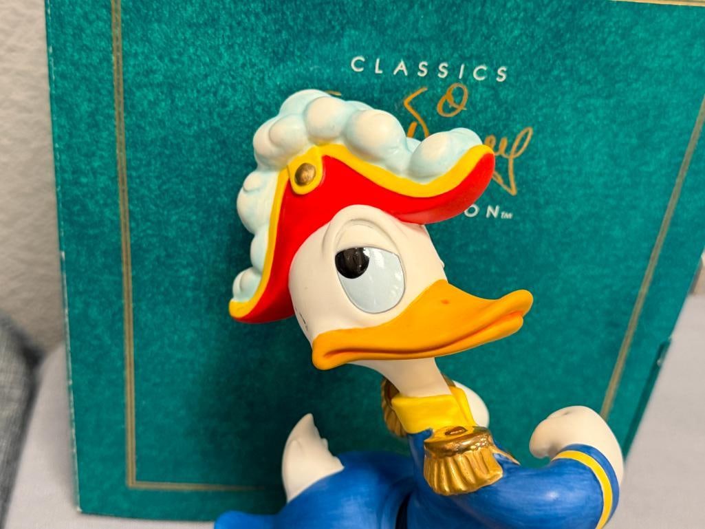 WALT DISNEY CLASSICS 1994 MEMBERS ONLY SOCIETY PORCELAIN FIGURINE ADMIRAL DUCK SEA SCOUTS - 2