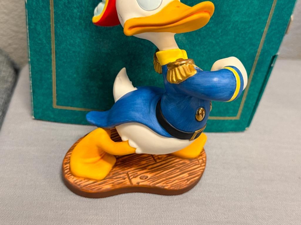 WALT DISNEY CLASSICS 1994 MEMBERS ONLY SOCIETY PORCELAIN FIGURINE ADMIRAL DUCK SEA SCOUTS - 3