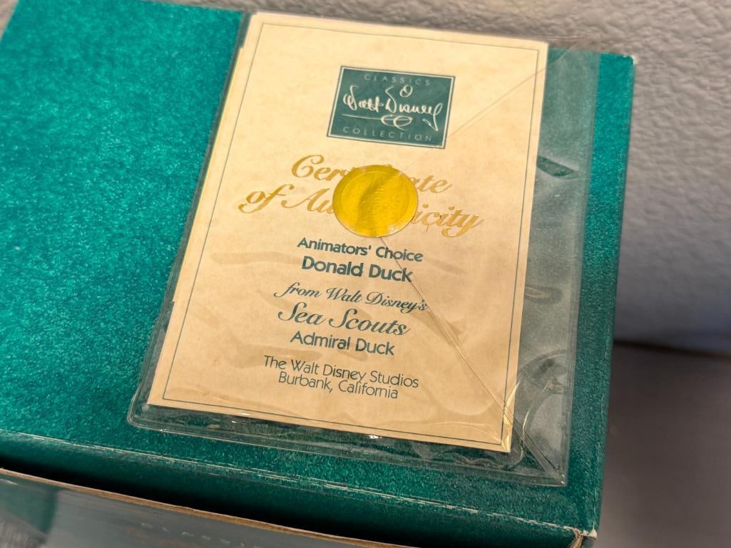 WALT DISNEY CLASSICS 1994 MEMBERS ONLY SOCIETY PORCELAIN FIGURINE ADMIRAL DUCK SEA SCOUTS - 7