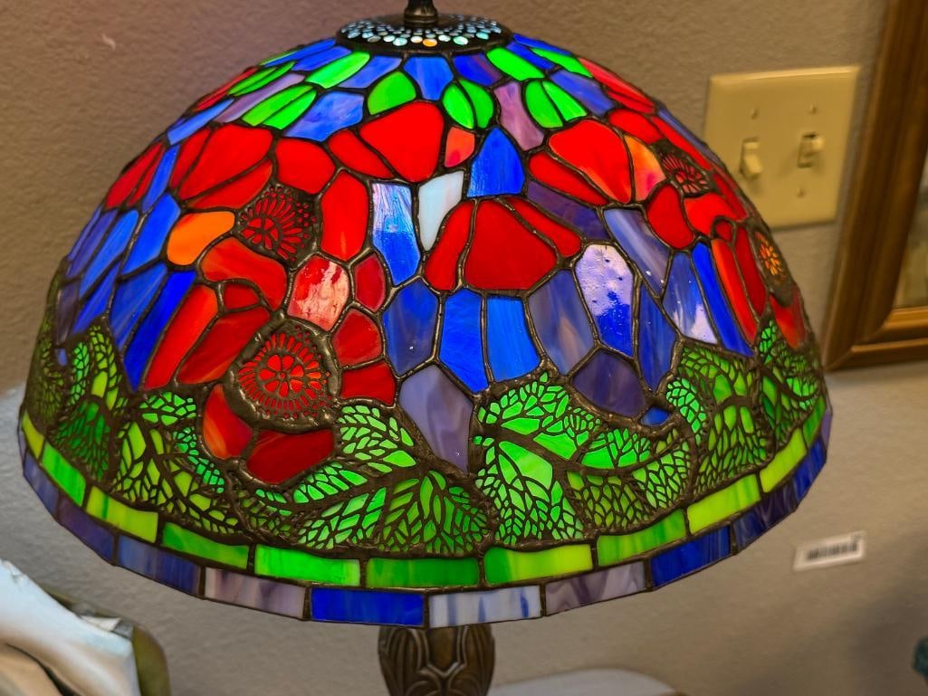 TIFFANY STYLE STAINED GLASS TABLE LAMP WITH PIERCED METAL OVERLAY CAST BRONZE TONED BASE - 11