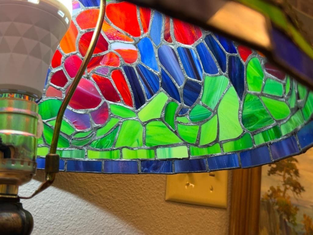 TIFFANY STYLE STAINED GLASS TABLE LAMP WITH PIERCED METAL OVERLAY CAST BRONZE TONED BASE - 13
