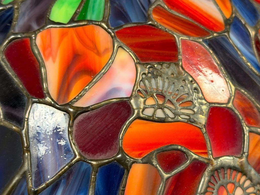 TIFFANY STYLE STAINED GLASS TABLE LAMP WITH PIERCED METAL OVERLAY CAST BRONZE TONED BASE - 5