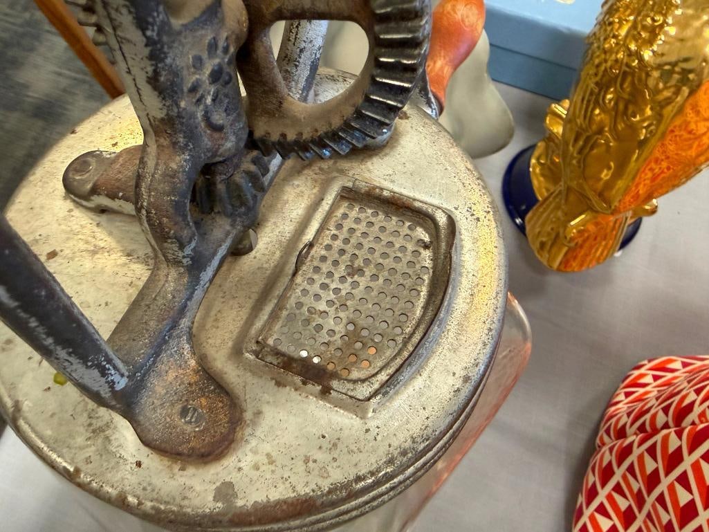 ANTIQUE 1920'S DAZEY NO. 60 HAND CRANK BUTTER CHURN MADE BY DAZEY CHURN & MFG. CO. ST. LOUIS, MISS. - 11