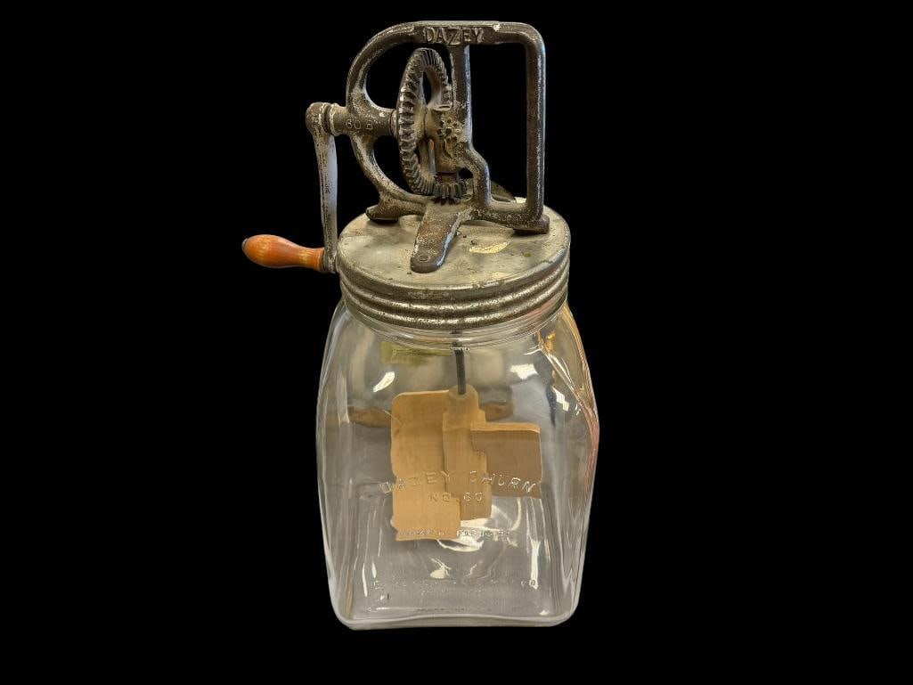 ANTIQUE 1920'S DAZEY NO. 60 HAND CRANK BUTTER CHURN MADE BY DAZEY CHURN & MFG. CO. ST. LOUIS, MISS.: SQUARE FORMED JAR WITH EMBOSSED LETTERING, NO CRACKS, INCLUDES WOODEN PADDLES, FUNCTIONAL 15" H