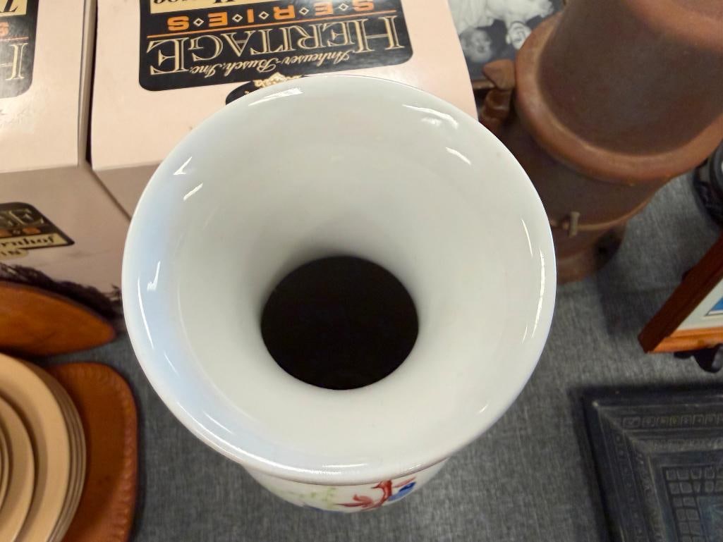1990'S GEBRUDER HEUBACH HAND PAINTED BLUEBERRY PORCELAIN VASE - 4