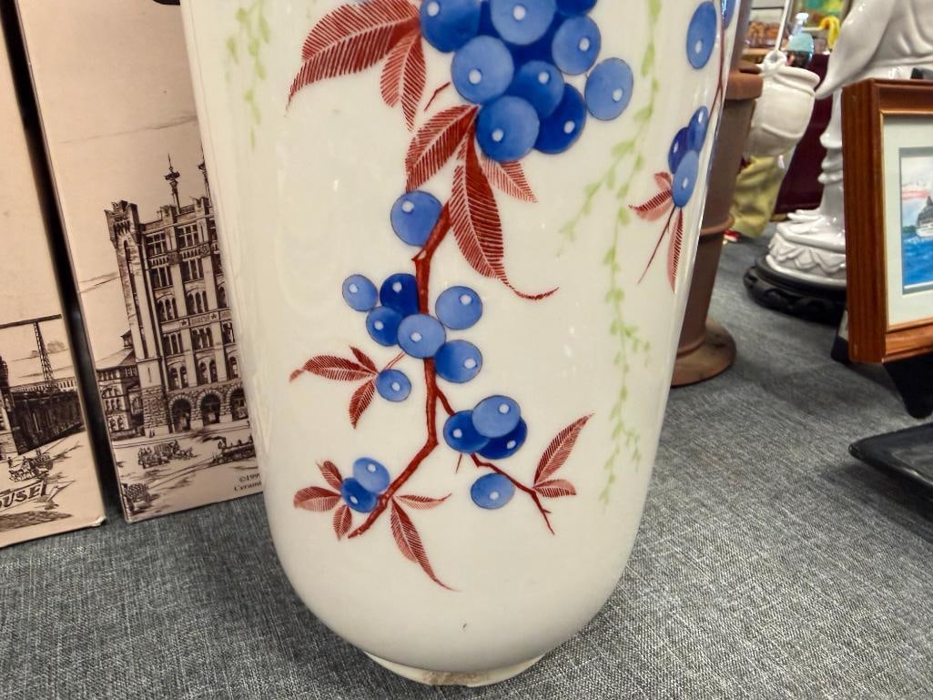1990'S GEBRUDER HEUBACH HAND PAINTED BLUEBERRY PORCELAIN VASE - 6