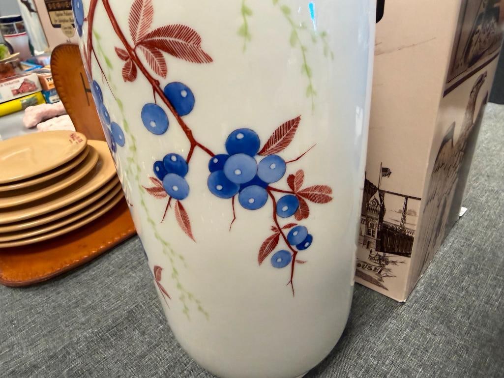 1990'S GEBRUDER HEUBACH HAND PAINTED BLUEBERRY PORCELAIN VASE - 8