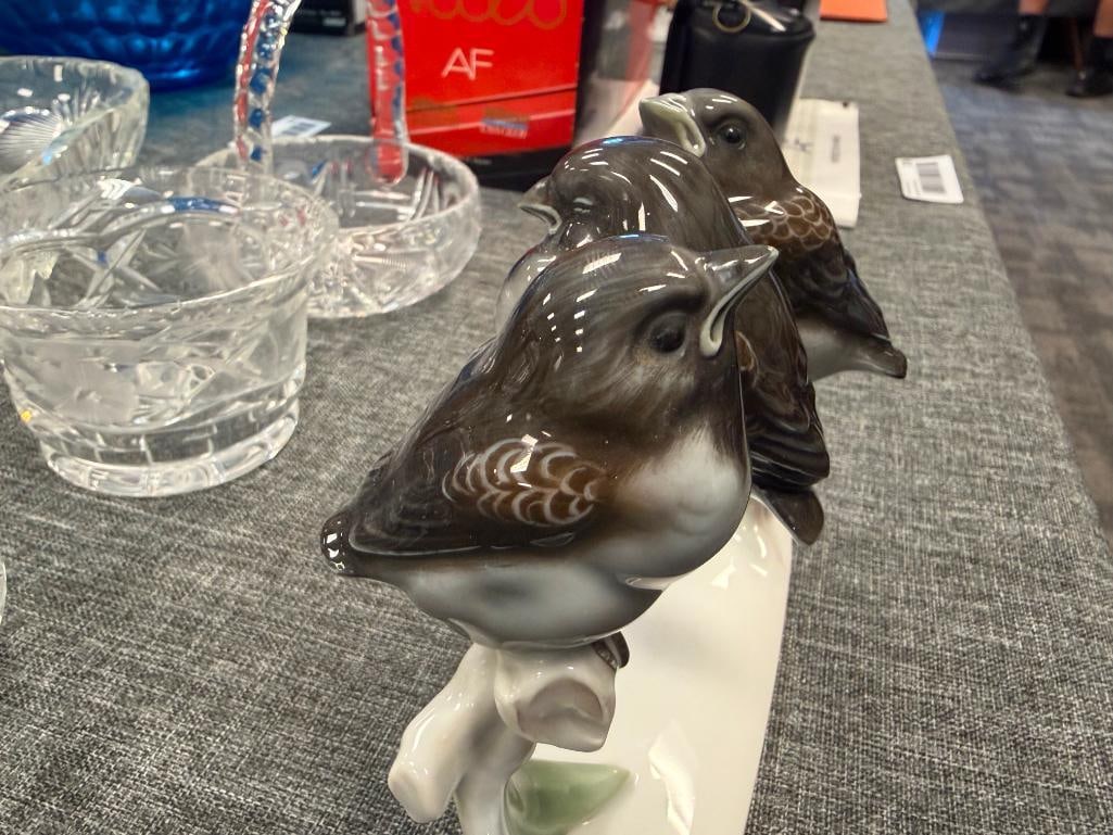 VINTAGE ROSENTHAL PORCELAIN FIGURINE OF THREE PERCHED SPARROWS DESIGNED BY KARL HIMMELSTOSS - 4