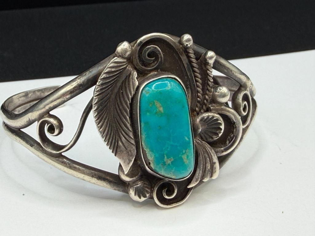 VINTAGE NAVAJO D & J CLARK ARTIST STERLING SILVER TOOLED SILVER TURQUOISE CUFF BRACELET - 2