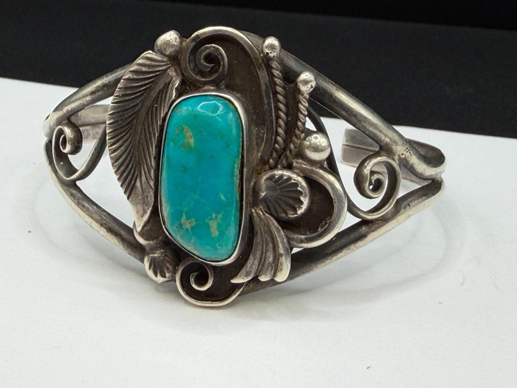 VINTAGE NAVAJO D & J CLARK ARTIST STERLING SILVER TOOLED SILVER TURQUOISE CUFF BRACELET - 3