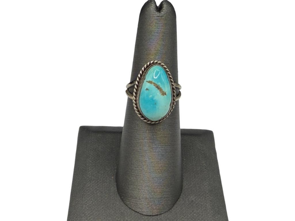 VINTAGE STERLING SILVER RING: FEATURING AN OVAL SHAPED TURQUOISE SIZE 6, 16MM TURQUOISE, 4.17 GRAMS