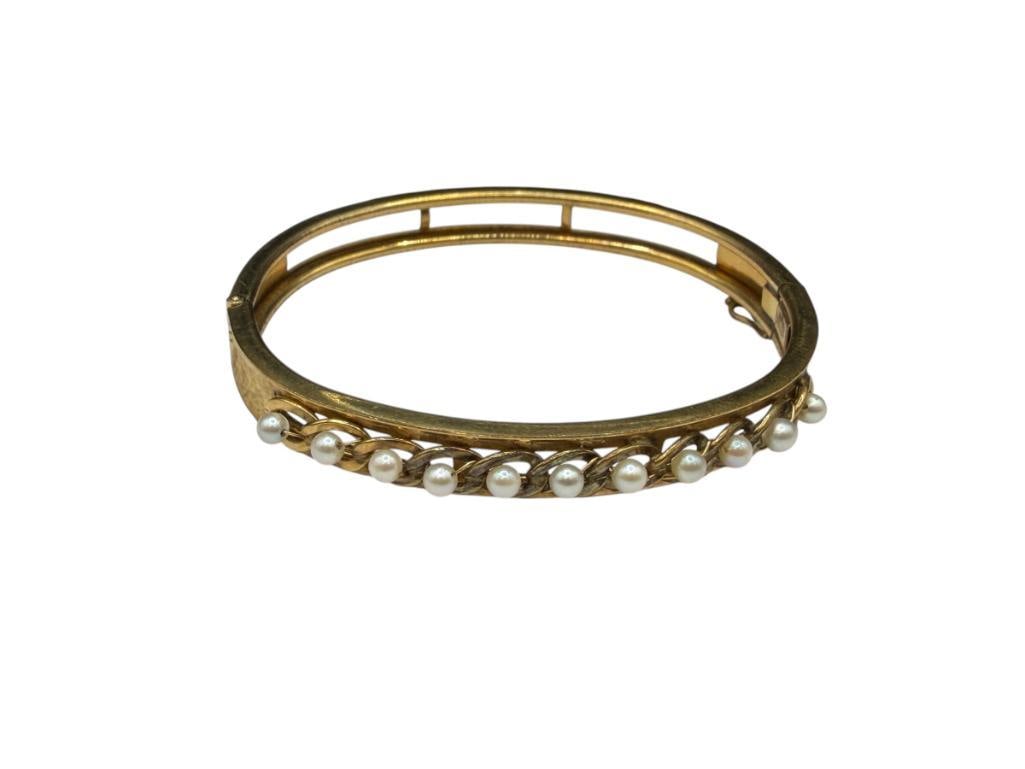 VINTAGE 1/20 12K GOLD FILLED PEARL ACCENTED BANGLE BRACELET: FEATURING 11 ROUND PEARLS SET IN GOLD FILLED LINKS 2 1/2" BANGLE WRIST WIDTH X 5/16" THICK, 3MM PEARLS, 15.81 GRAMS