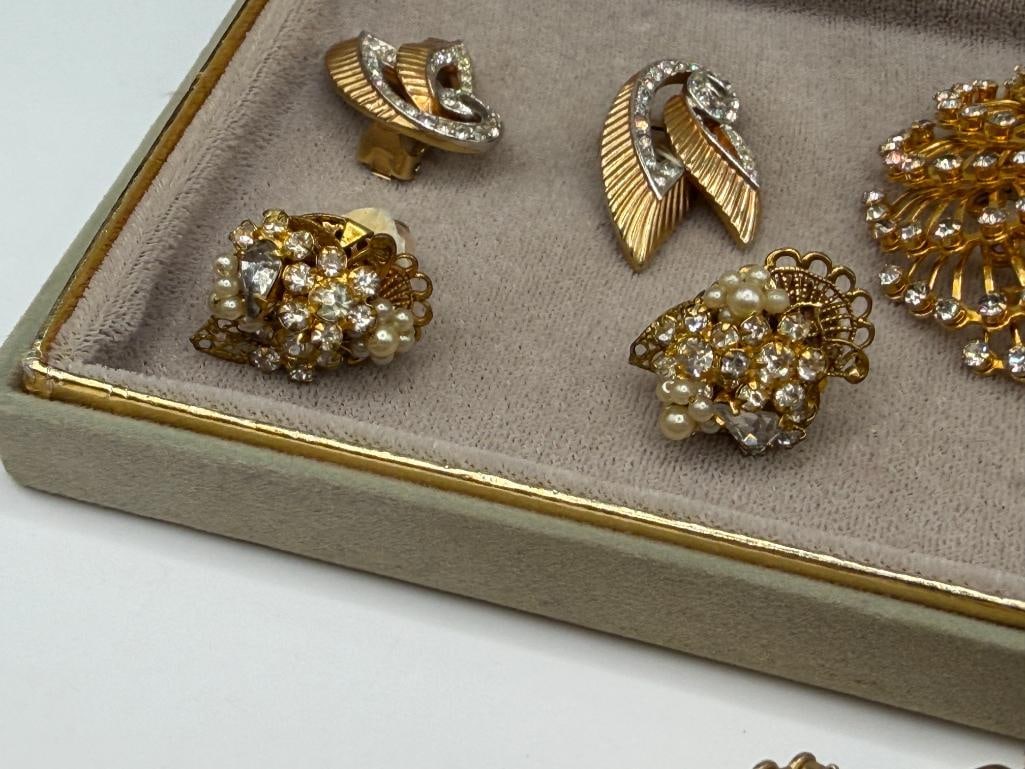ASSORTED GOLD TONE COSTUME JEWELRY INCLUDING SOME SIGNED PIECES BY BOUCHER - 12