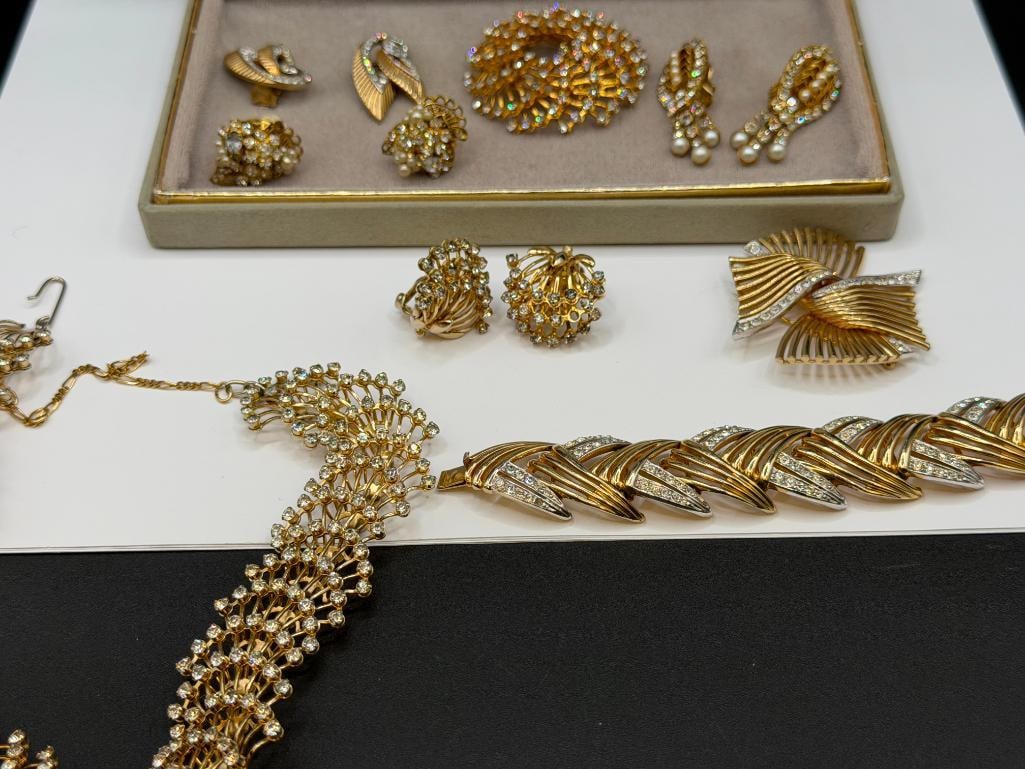 ASSORTED GOLD TONE COSTUME JEWELRY INCLUDING SOME SIGNED PIECES BY BOUCHER - 2