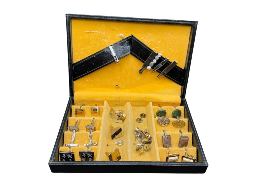 ASSORTED MEN'S CUFF LINKS AND TIE BARS IN JEWELRY CASE: SOME GOLD FILLED DESIGNS, ELK'S CLUB, AND MORE