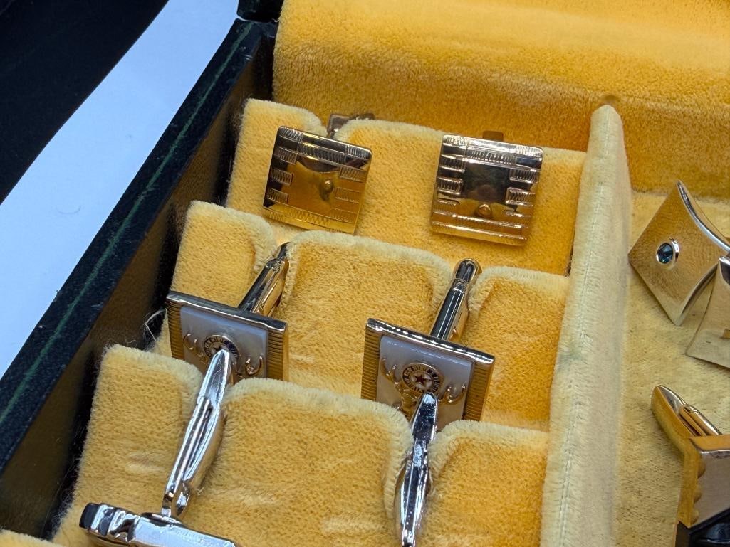 ASSORTED MEN'S CUFF LINKS AND TIE BARS IN JEWELRY CASE - 4