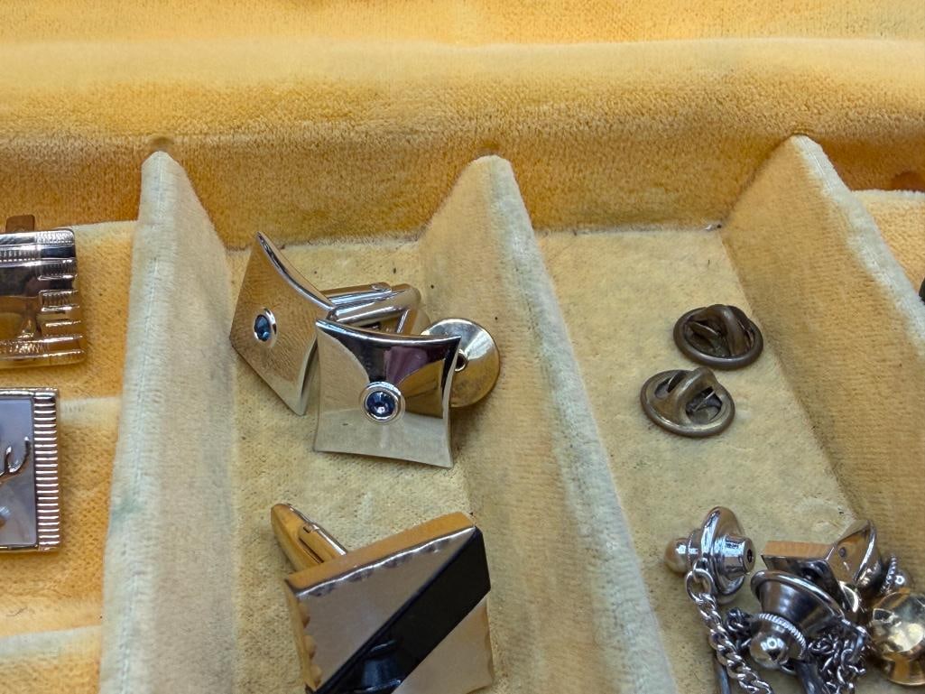 ASSORTED MEN'S CUFF LINKS AND TIE BARS IN JEWELRY CASE - 6