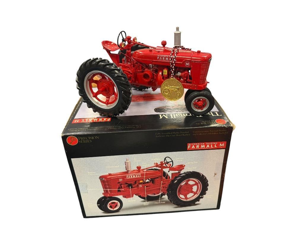 ERTL/ PRECISION SERIES 1/16 SCALE DIE-CAST DETAILED MODEL 1939 MCCORMICK - DEERING FARMALL M TRAC... (1 of 14)