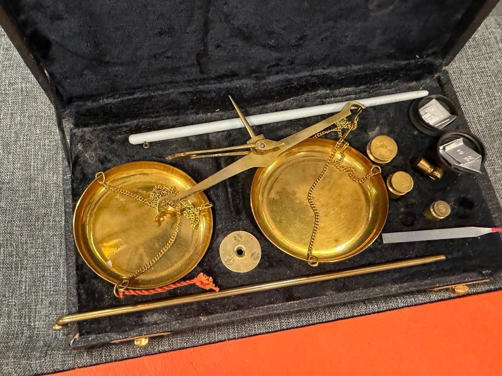 VINTAGE MINERS TRAVEL / POCKET SCALE WITH WEIGHTS AND CASE - 3