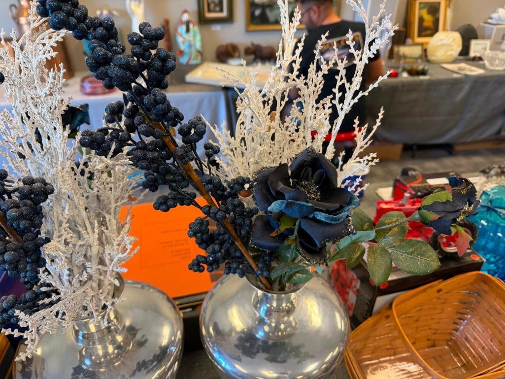 PAIR OF POLISHED CAST ALUMINUM DECORATIVE FOOTED VASES WITH ARTIFICIAL DECORATIONS - 6