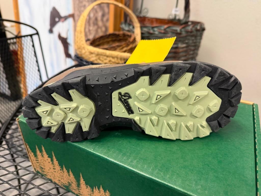 WOMENS DANNER PANORAMA MID WATERPROOF HIKING SHOES NEW IN THE BOX SIZE 7.5 - 5