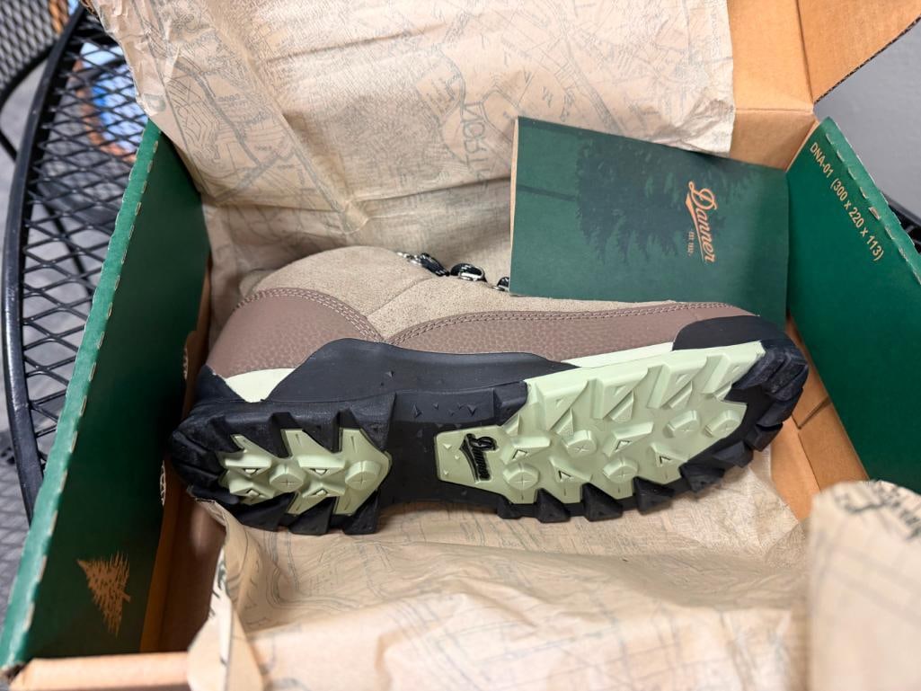 WOMENS DANNER PANORAMA MID WATERPROOF HIKING SHOES NEW IN THE BOX SIZE 7.5 - 8