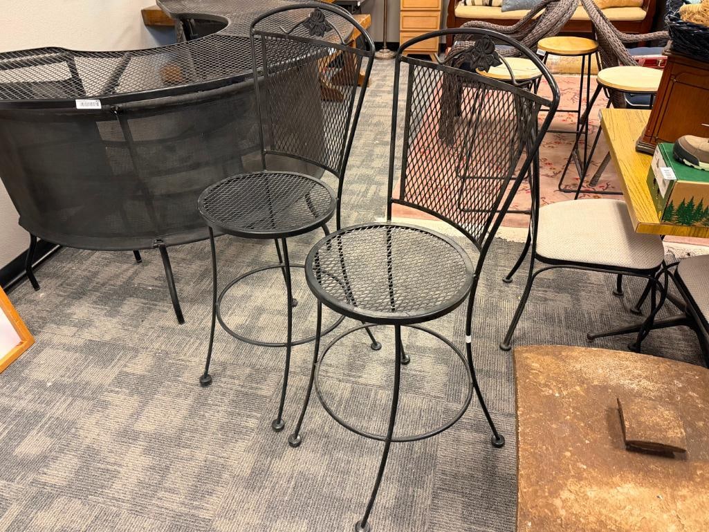 PAIR OF BLACK METAL MESH ROUND OUTDOOR / PATIO PUB HEIGHT CHAIRS WITH FLORAL DESIGN BACK - 3