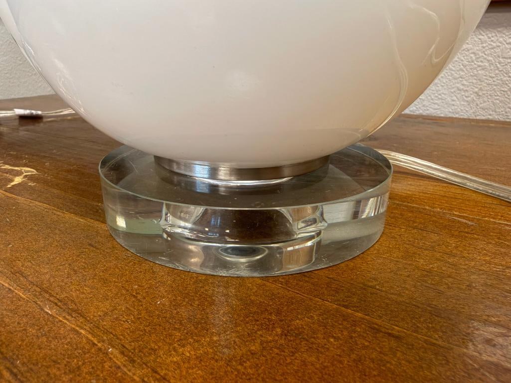PAIR OF CONTEMPORARY MODERN BULBOUS GLASS TABLE LAMPS WITH ROUND CLEAR GLASS BASE AND FLORAL SHADES - 11
